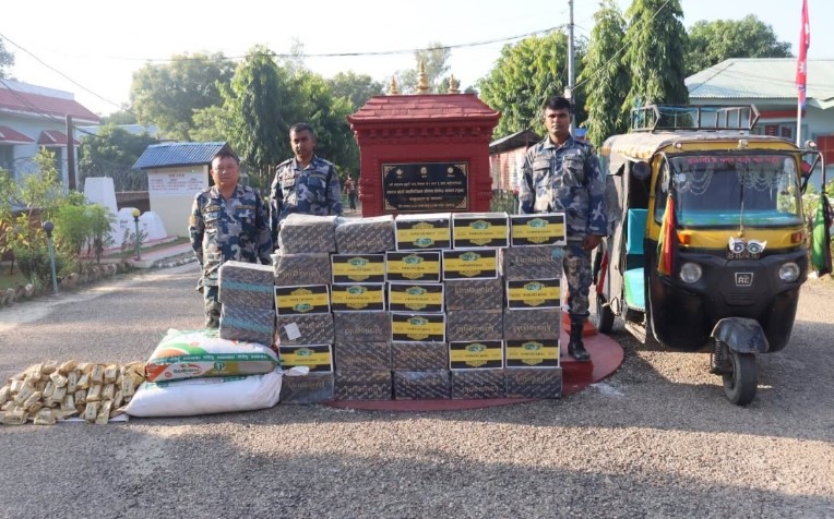 मटिहानीमा भन्सार छली ल्याइएको रु. ७ लाखभन्दा बढीको सामान सशस्त्र प्रहरीले समात्यो